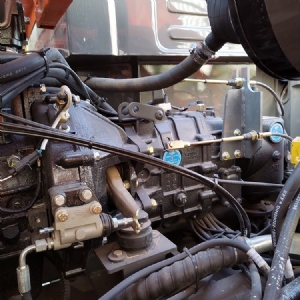 75型輪式抓木機